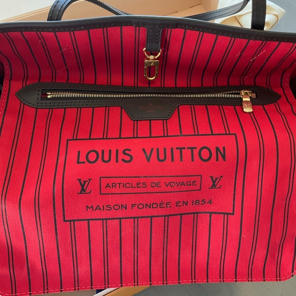 Louis Vuitton Neverfull MM - Picture 8 of 12